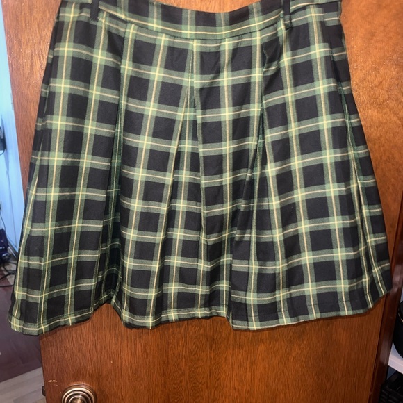Plaid Green and Black Plus Size Women's Skirt - Picture 1 of 3